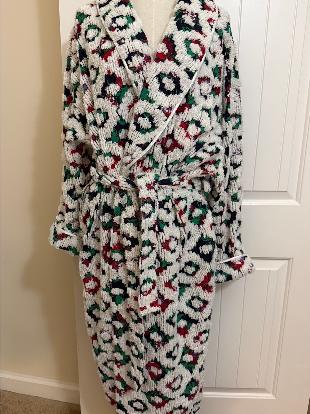 Vintage CROWNTUFT Chenille Robe Red, Green & Black Floral Print  Sz Lg